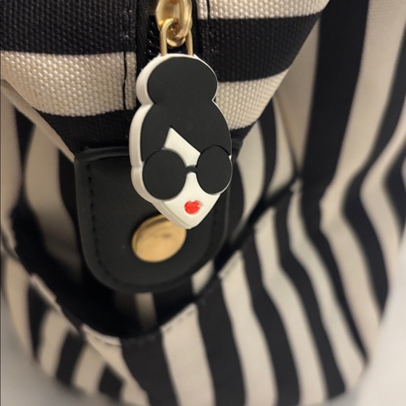 Alice + Olivia by Stacey Bendet black & white striped canvas duffle bag NWOT - Picture 4 of 11